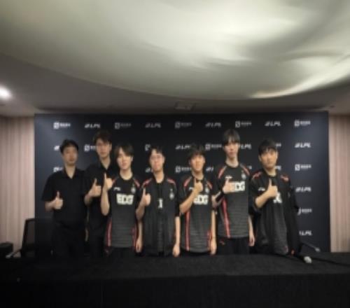 EDG赛后群访Angel：上次和WE打中野有失误希望骑士之路复仇他们