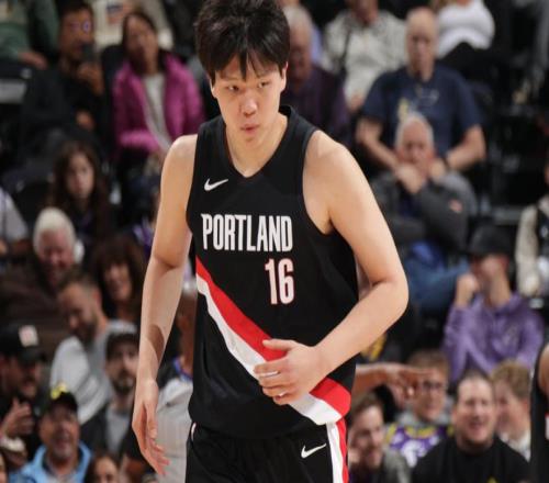 就在今天！杨瀚森又迎NBA生涯突破，却仅打4分钟，开拓者惨遭逆转