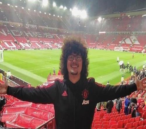 邮报：曼联网红球迷被另一球迷袭击，俱乐部正就此事展开调查