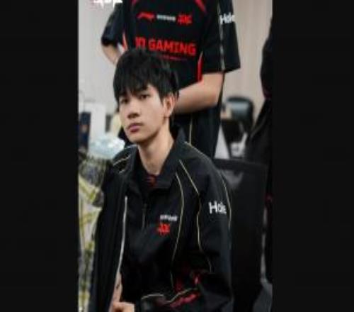 虽单杀Chovy但后续状态萎靡！JDG中单HongQ全场总数据682