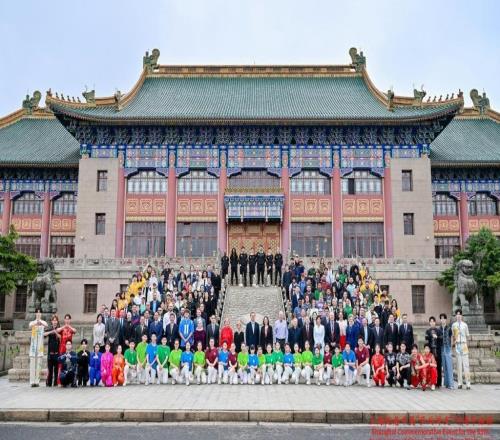 “乒乓外交”55年“将乒乓外交精神传给下一代”，当今世界比任何时候都需要它