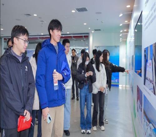 “北京冬奥会带动三亿人参与冰雪运动”主题展览在水立方开幕