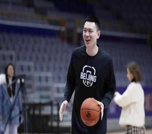 CBA最新消息！卡明斯基加入广州男篮，朱彦西成为北京首钢教练