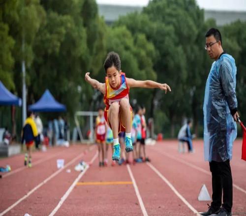 赛道上追风，远离兴奋剂！