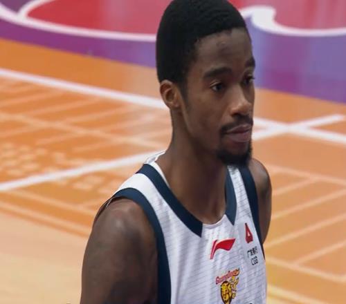 输给上海10分！揪出3个“混子”，坑惨了广东队