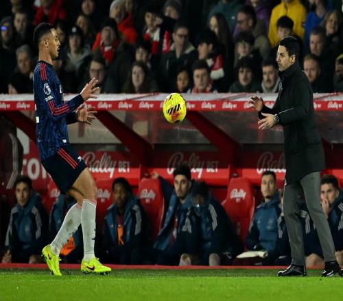 00！豪华锋线毫无收获，阿森纳爆冷被逼平，7分领先曼城领跑英超