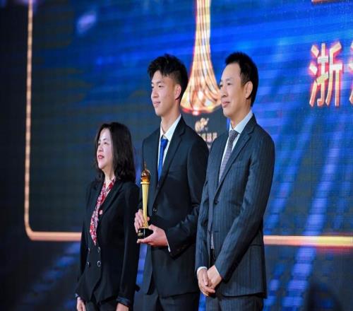 19岁王钰栋放话：要率国足进世界杯！连说2次“保密”暗示或留洋