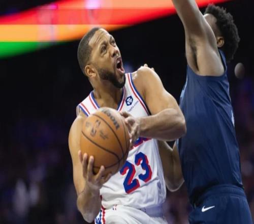 记者：灰熊已裁掉交易得来的埃里克戈登他将进入买断市场