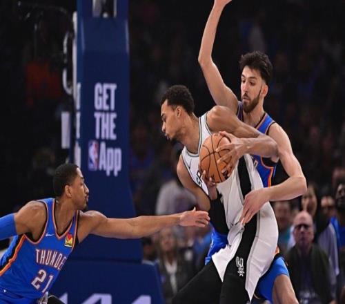 西部第2遭21分惨败！雷霆复仇马刺，亚历山大34分，一战看清3件事