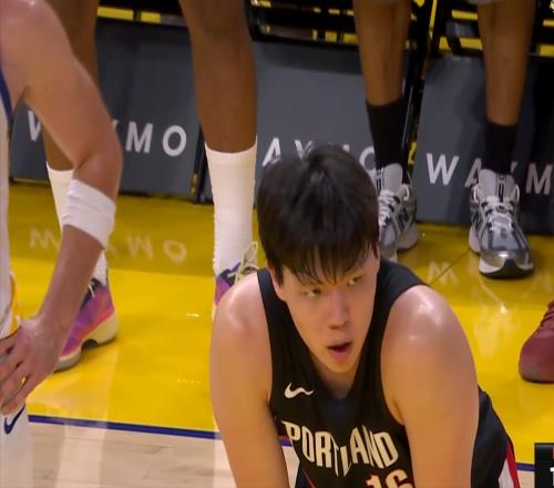 杨瀚森首秀4误6犯，主帅：他打得并不糟糕！