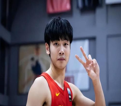 搭档亚历山大+切特！美媒预测张博源被雷霆选中男篮前锋就看他了