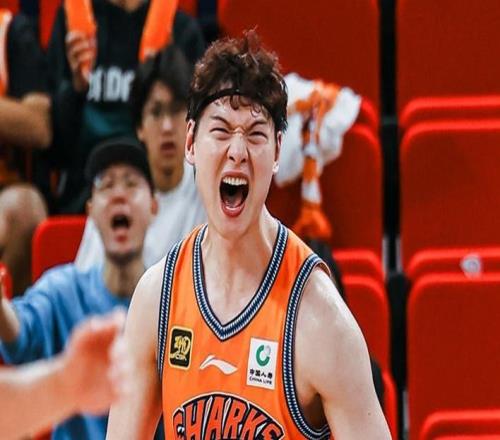 联赛第二！上海34分狂胜同曦偰李永炜26+8三分生涯新高