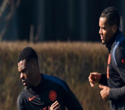 意天空：邓弗里斯已准备好复出，将入选国米主场战博德大名单