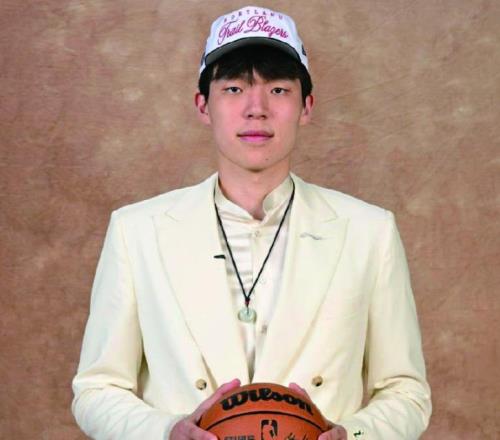 2025年中国男篮回顾：杨瀚森成中国篮球最大骄傲！