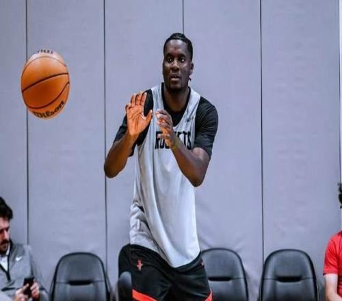 战术地位提升，谢泼德13+5替补唯一得分点火箭8人轮换又见双塔