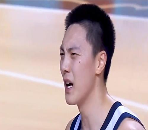 广东宏远今日早报！杜锋深夜发声，胡明轩触底反弹，麦考尔复出