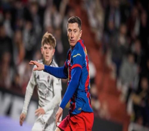 记者：巴萨正在考虑续约莱万，但球员必须接受降薪