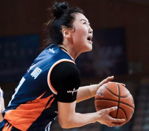 轰37分6助攻！中国女篮31岁王牌后卫满血复活：宫鲁鸣该带上她