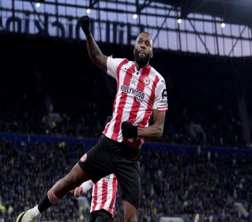 英超赛场戴帽，小蜜蜂前锋伊戈尔成巴西球员第七人