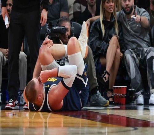 坏消息，掘金队尼古拉约基奇因膝盖过度伸展将长期缺阵