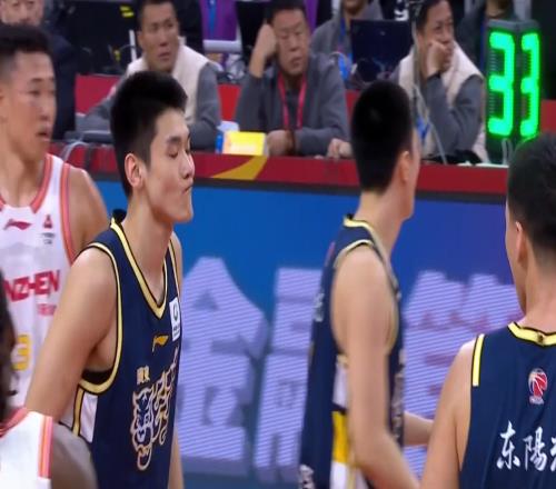 看了王洪泽不敢投篮被杜锋骂哭的名场面，才发现，阿旺到底强在哪