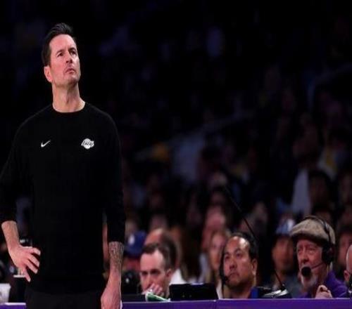 雷迪克：讨论过限制太阳的出手次数但他们还是投了50次三分球