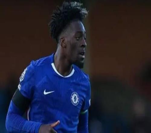 罗马诺：迪萨西优先考虑转会米兰，在等俱乐部之间的决定