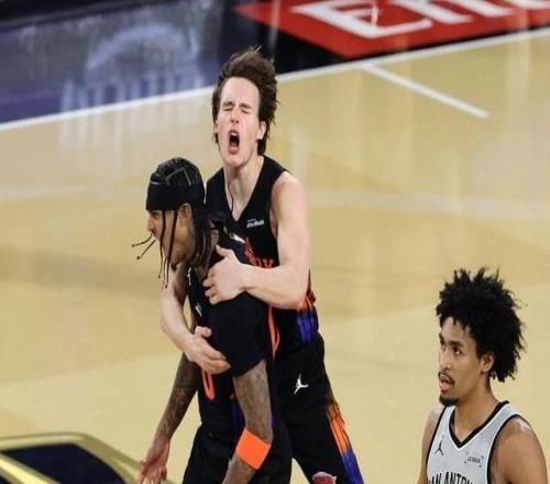 中国男篮的噩梦，克拉克森NBA杯决赛末节连中三分助尼克斯夺冠