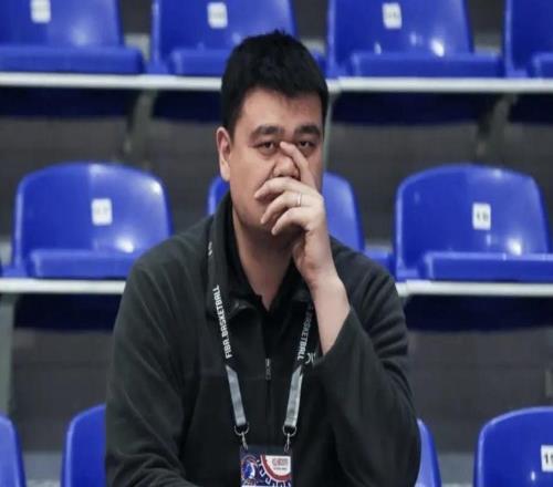 姚明口碑重大反转，中国男篮再收好消息，球迷排队道歉