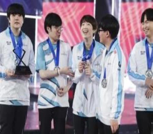 BeryL：Bin在20年决赛前就在选手中很有名，还有卓定也很厉害