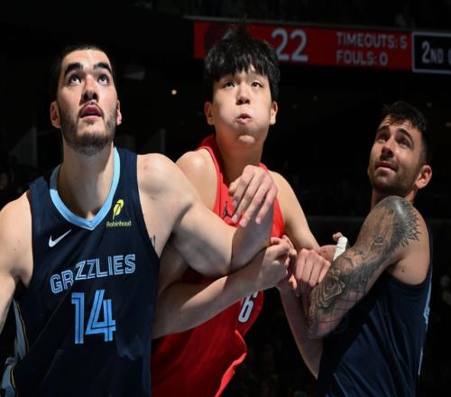 美记点评：杨瀚森尚未做好成为首发准备不可否认他蕴藏巨大潜力