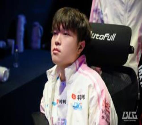 体坛周报记者吃瓜Bin离队：据说去年就和教练有冲突还是家里来人叫他道歉