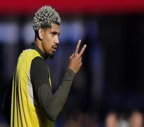 每体：阿劳霍已经回到巴塞罗那，周一将参加球队合练