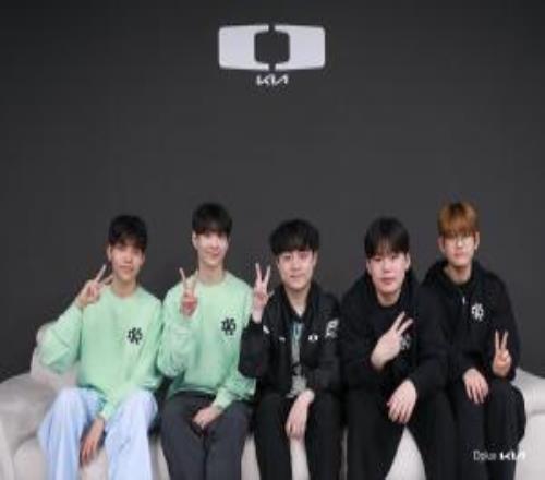 DK公布2026首发阵容合照：Showmaker明年要1带4了