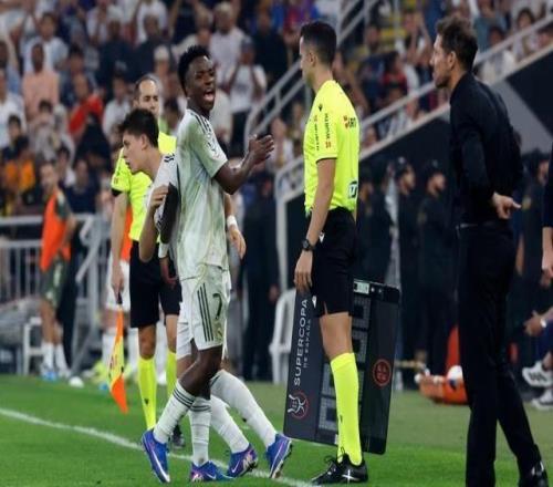 还原维尼修斯和西蒙尼冲突：多次斗嘴+阿隆索为维尼修斯出头