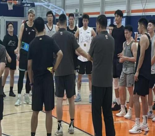 张镇麟热身赛即将复出，广州NBA季前赛阵容出炉，北控签15+6外援