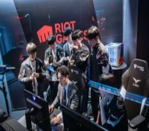 来真的！拳头宣布明年LCK杯将引入教练实时向队伍进行战术指导的"教练语音"