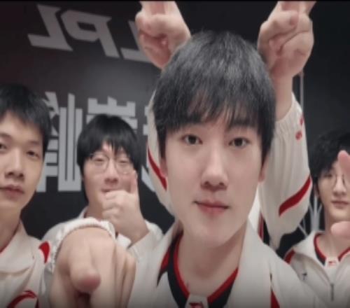 JackeyLove赛后发布视频：兄弟们，五连胜了！