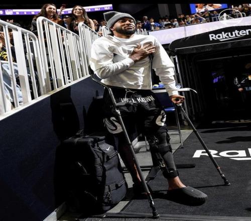 勇士球迷集体破防：库里退役倒计时，5个细节藏不住了