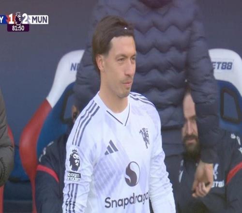 利马时隔301天再次代表曼联出战，上次出场也是客战水晶宫