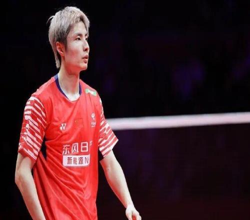 国羽率先锁定总决赛五个四强席位，李诗沣受伤坐轮椅离场