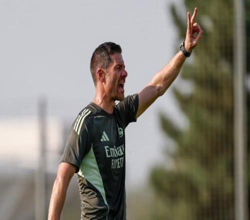 连续两赛季带不同球队欧战做客安菲尔德，阿隆索成历史第三人