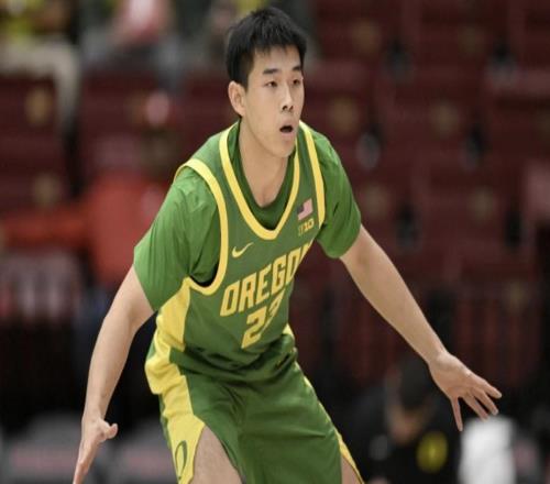 男篮小威少惨遭弃用！CBA得分王打不过美国大学生，打了谁的脸