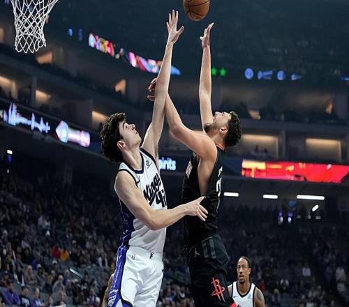 指望一个中锋去全面梳理进攻火箭教练组到底时候才能认清形势