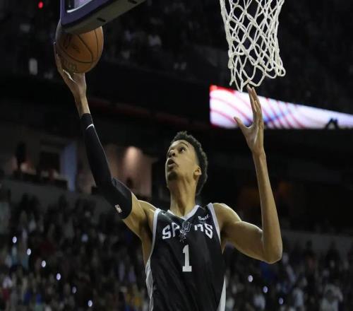 马刺的“田忌赛马”可不止文班亚马一人