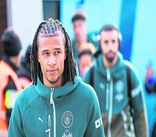 世体：巴萨显然没有足够资金引入阿克，更倾向租借一名中卫