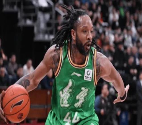 失望透顶！辽篮输青岛尴尬画面曝光威尔斯没握手直接回更衣室