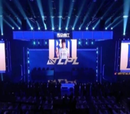 水晶哥看WE对阵BLG：估计45分钟之内两局！现在BLG太强了