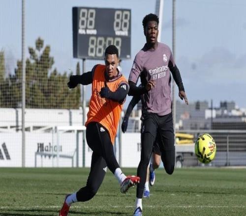 塞尔：阿诺德和门迪参加周四训练，罗德里戈缺席&阿拉巴发烧