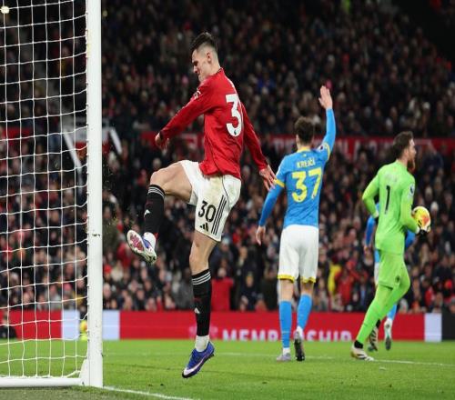 曼联亏麻8500万水货2失良机+获最低分！连续2轮中柱，球荒2个月